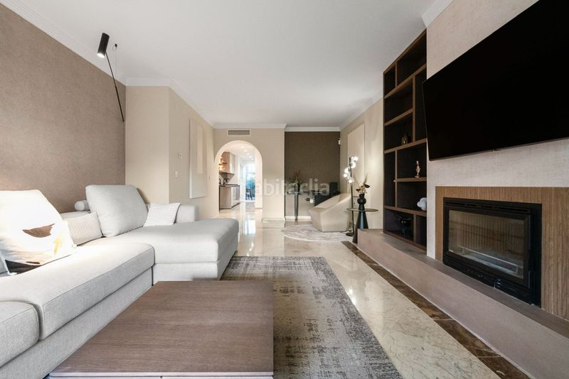 Foto ee907cc6-bee8-4dbd-a916-a566bb7f7aa0. Planta baja balcon de Puente Romano, milla de oro en Marbella