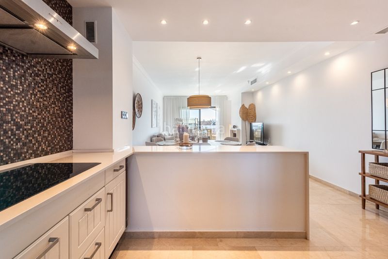 Foto 0a10e91e-27bd-4f54-a042-d4cec03ab03a. Apartament amb aparcament piscina a Nueva Andalucía centro Marbella