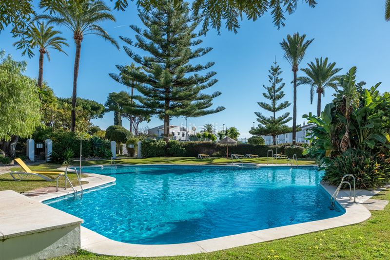 Foto ea00a622-9ba9-4910-a212-aaef98ccd307. Apartament amb aparcament piscina a Nueva Andalucía centro Marbella