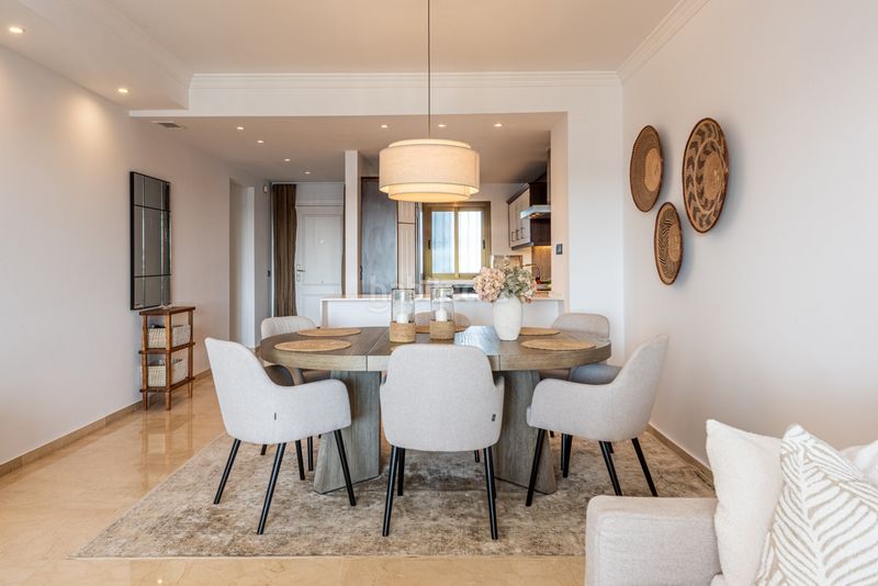 Foto f24c171c-27d2-4801-9399-871fc5ace96f. Apartament amb aparcament piscina a Nueva Andalucía centro Marbella