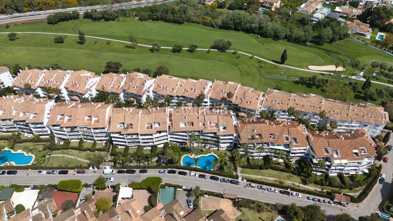 Foto 183ed15f-0025-4e69-85aa-9cf6c869e4f9. Àtic a 3-b 1 a Guadalmina Baja Marbella