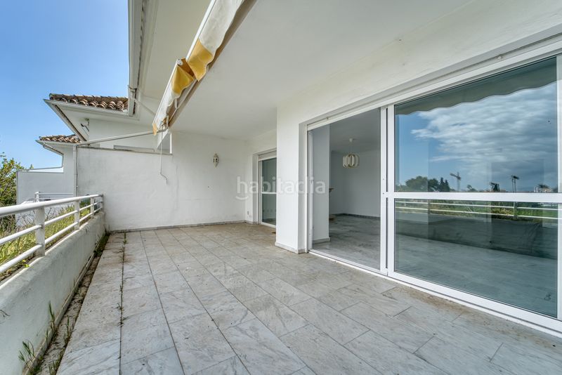 Foto ad5bd2ae-8b25-48b4-893f-61b8cbf7bb2c. Àtic a 3-b 1 a Guadalmina Baja Marbella