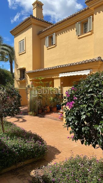 Foto 59f4611a-6dbb-4dd0-82f5-cc72c498dcec. Casa adossada amb calefacció aparcament piscina a Sotogrande
