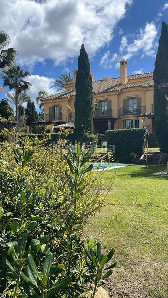Foto bdf41e79-4c16-485f-b460-61e592e8aff0. Casa adossada amb calefacció aparcament piscina a Sotogrande