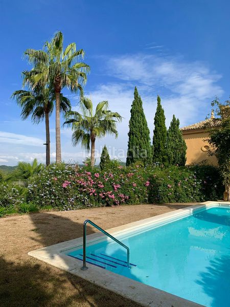 Foto c964bd1c-9345-4fc9-aaf8-5252604a3809. Casa adossada amb calefacció aparcament piscina a Sotogrande