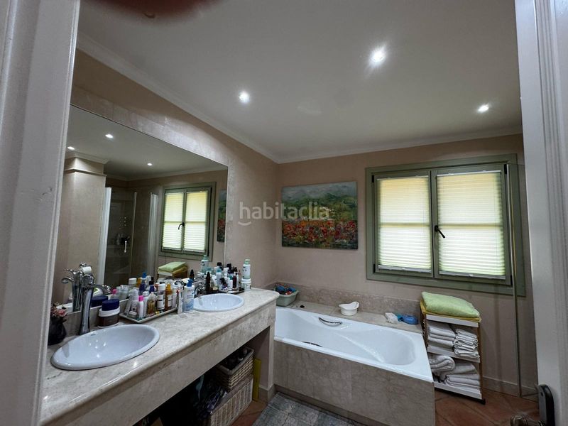 Foto db7f683f-0783-48cd-9877-b6a1a7c59cfe. Casa adossada amb calefacció aparcament piscina a Sotogrande