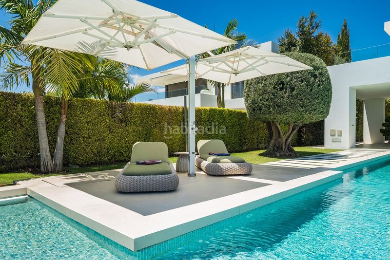 Foto 4a252178-a211-4c91-bdb2-eec1fc0e4416. Casa amb calefacció aparcament piscina a lomas de Marbella club Marbella