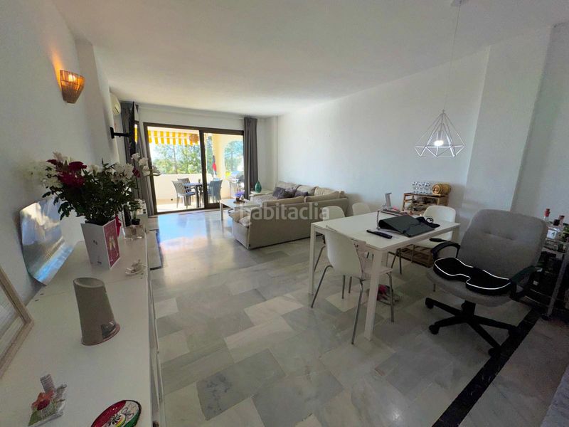 Foto 0d3b49e2-382d-4cb9-876e-ec6b96f86372. Apartament amb aparcament piscina a Calahonda Mijas