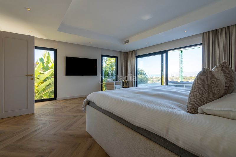 Foto 03b7ab64-e532-45fd-abb0-5d10af639fe8. Casa amb aparcament piscina a Cabopino - Artola Marbella