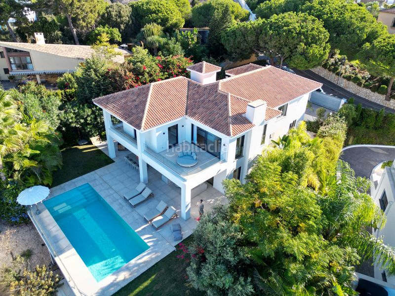 Foto 2a8ea545-ad7f-4921-b2b5-e4f24c17efd9. Casa amb aparcament piscina a Cabopino - Artola Marbella