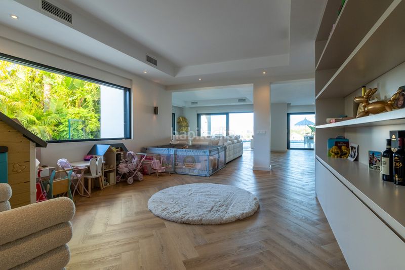 Foto 45208828-f9f9-4e07-b52b-eb1ce00e691c. Casa amb aparcament piscina a Cabopino - Artola Marbella