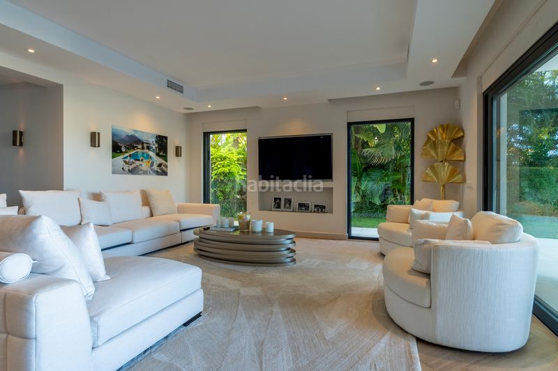 Foto 5d31bce1-3513-4d9f-a73d-51c28da018ad. Casa amb aparcament piscina a Cabopino - Artola Marbella