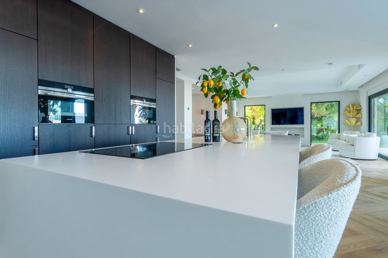 Foto 5df82116-3989-42ca-9fbc-37a55b0b6bd6. Casa amb aparcament piscina a Cabopino - Artola Marbella
