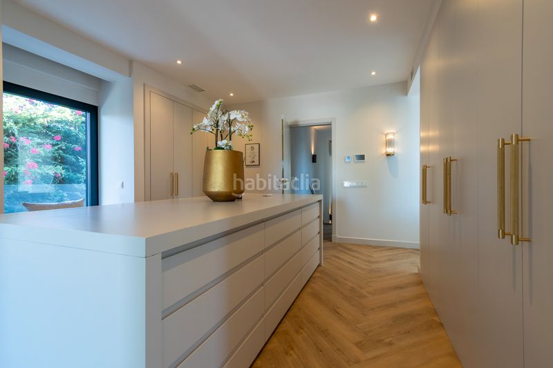 Foto 634e06dd-b4aa-4640-8089-4d1a98eb20e6. Casa amb aparcament piscina a Cabopino - Artola Marbella