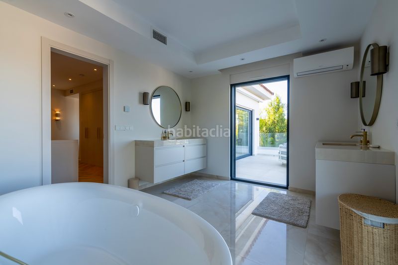 Foto afe96315-8b9e-4870-afe3-0d00d929de0d. Casa amb aparcament piscina a Cabopino - Artola Marbella
