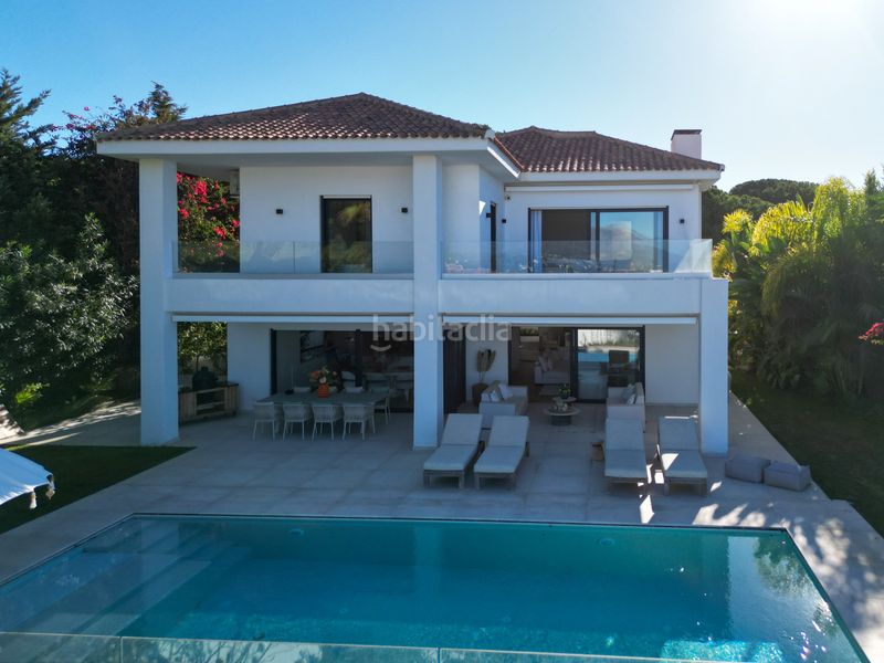 Foto ba922ed4-3ab4-4ee9-ba17-02adee1edd27. Casa amb aparcament piscina a Cabopino - Artola Marbella