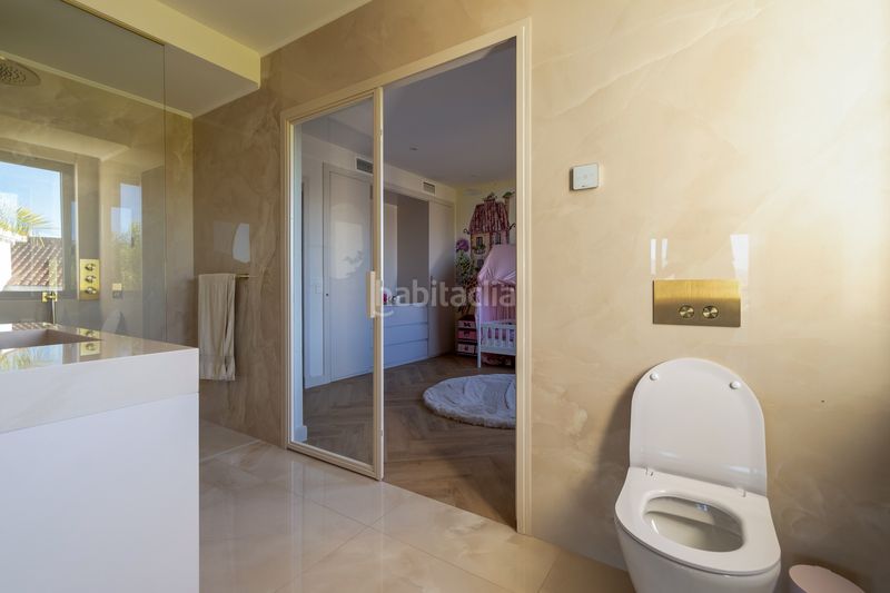 Foto c94cced3-4823-4c92-930a-82acc32c5949. Casa amb aparcament piscina a Cabopino - Artola Marbella