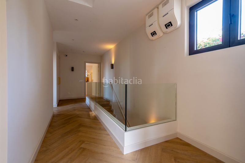 Foto d9d79881-8094-40d0-9a4f-9894a55ef1a2. Casa amb aparcament piscina a Cabopino - Artola Marbella