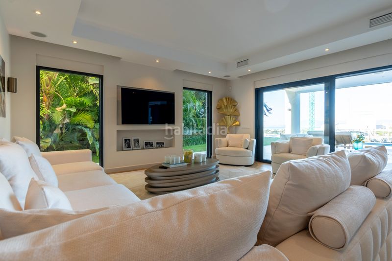 Foto e510265f-1284-4bfa-8ab6-d46b1c3b63e9. Casa amb aparcament piscina a Cabopino - Artola Marbella