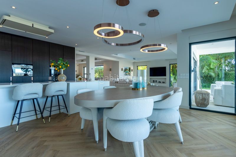 Foto fc59ec15-9f76-4c9c-8970-062a1d37eba3. Casa amb aparcament piscina a Cabopino - Artola Marbella