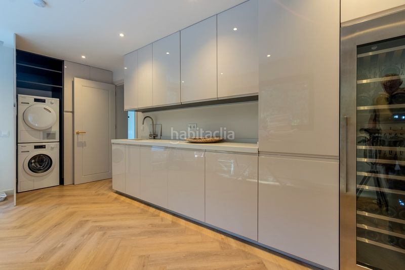 Foto fd9edc8c-b373-4d50-9b69-f7b2d4b04462. Casa amb aparcament piscina a Cabopino - Artola Marbella