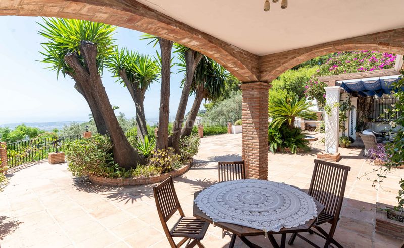 Foto 9fa5e4c1-8cea-4ff2-b6a4-83969d1e39af. Casa amb aparcament piscina a Mijas pueblo Mijas