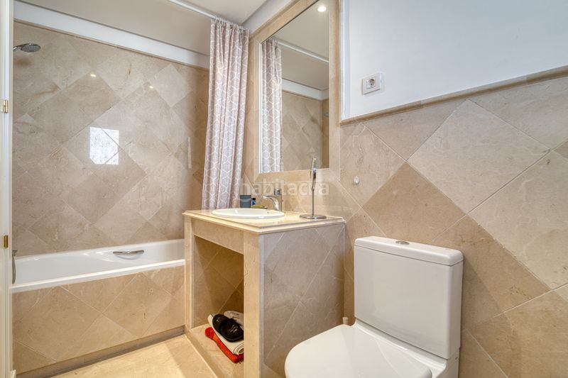 Foto 0c1698ee-e92f-40d2-a777-73e0cb8a7f29. Apartament amb aparcament piscina a Los Naranjos Marbella