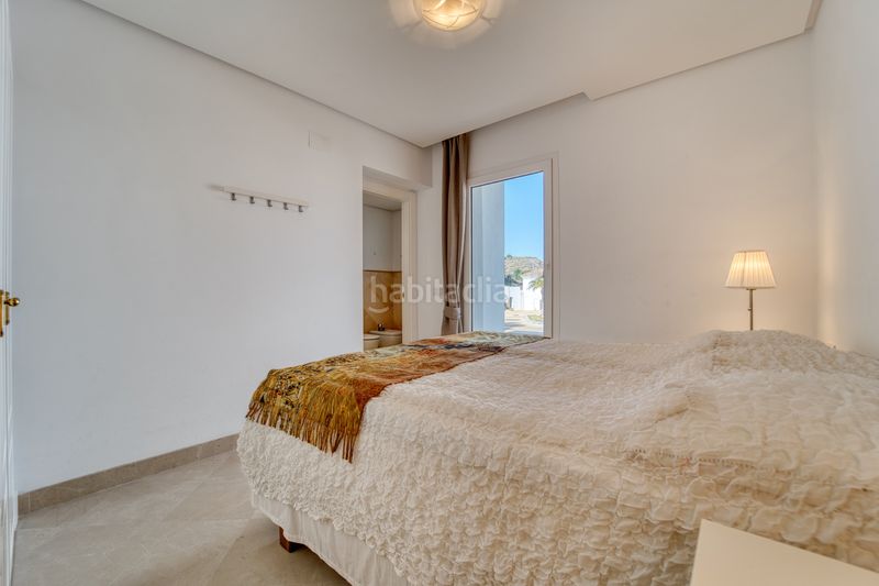 Foto c2d44a7a-dde1-4544-ac11-af1b58f351e6. Apartament amb aparcament piscina a Los Naranjos Marbella