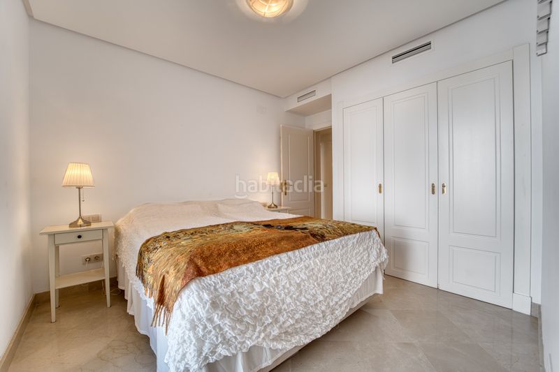 Foto ce630c1a-6ef7-4c97-ad8a-5952a38a7e3c. Apartament amb aparcament piscina a Los Naranjos Marbella