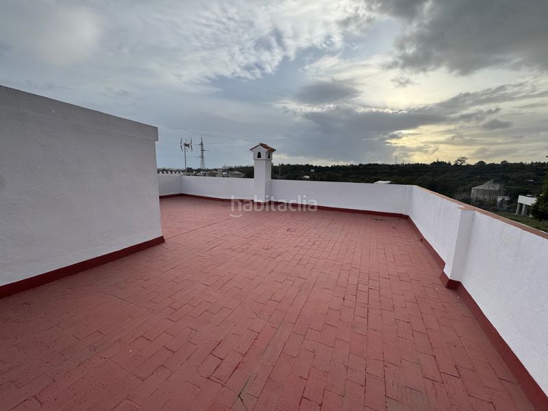 Foto 46ba7b76-0291-4a79-bd2e-7ba9978f91e0. Casa amb piscina a Cancelada Estepona