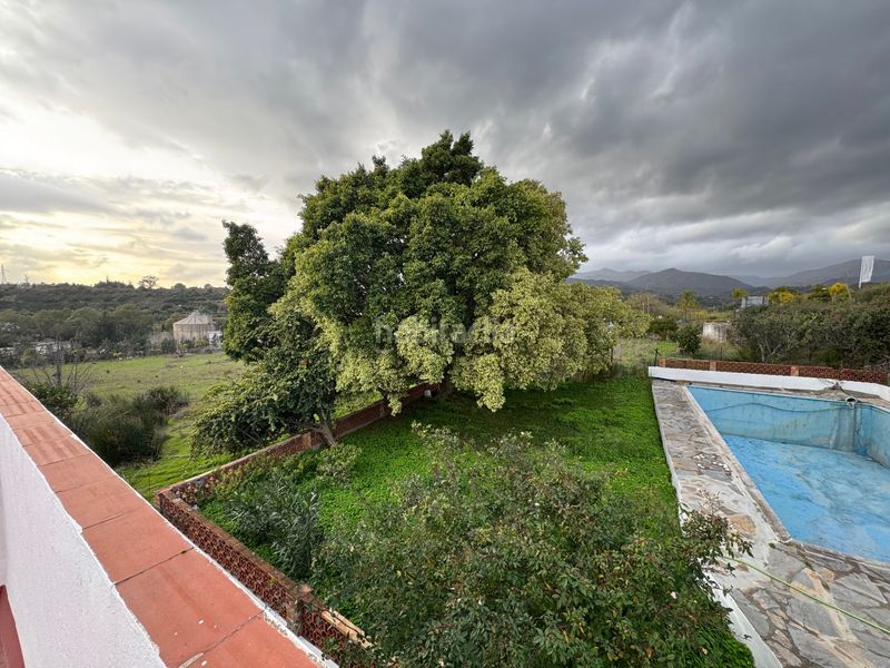 Foto a05282f3-89a2-4eb4-bb60-ba8336c93c1e. Casa amb piscina a Cancelada Estepona