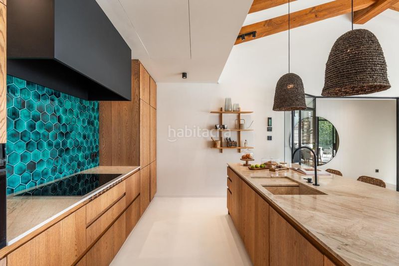 Foto 4648deb6-8ebe-4771-929d-d32f8be3a41a. Casa amb aparcament piscina a Los Naranjos Marbella