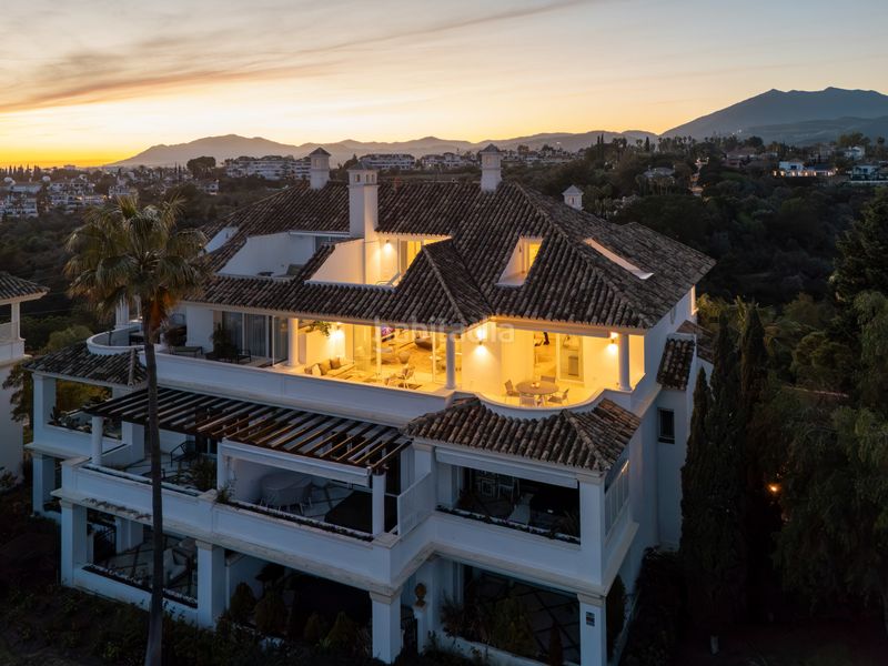 Foto 624979ce-ebef-4473-bbf8-312f787784b5. Àtic amb aparcament piscina a lomas de Marbella club Marbella