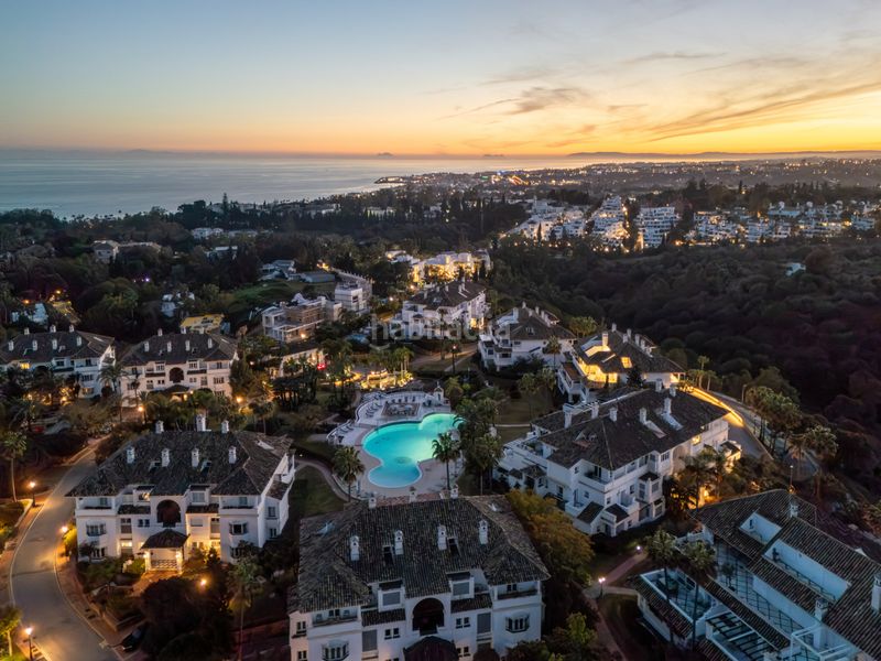 Foto 825f1c4c-aa2d-41cb-af20-d62028d2c6df. Àtic amb aparcament piscina a lomas de Marbella club Marbella