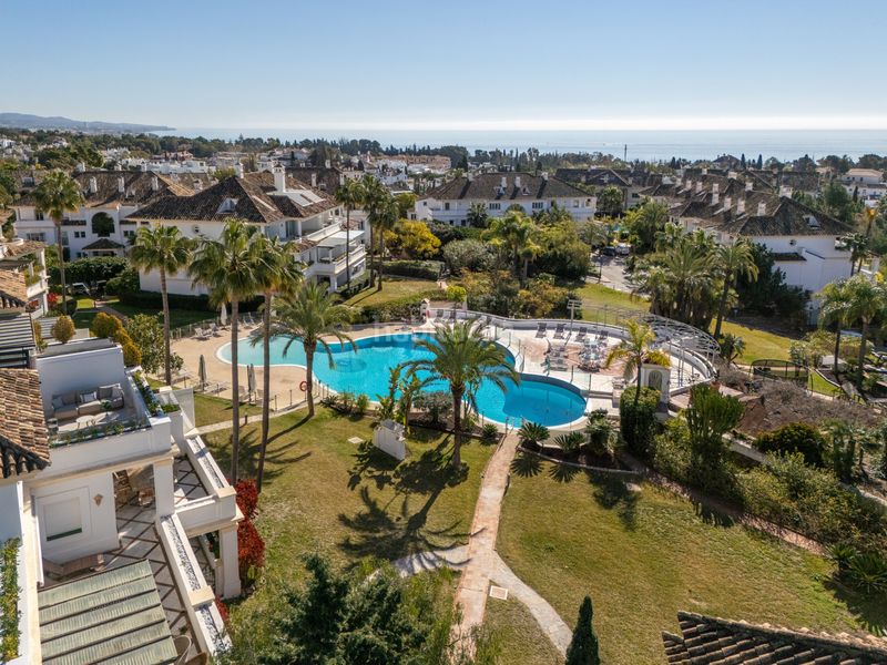Foto ace7a3f4-d029-425d-8a65-185c1b35726e. Àtic amb aparcament piscina a lomas de Marbella club Marbella