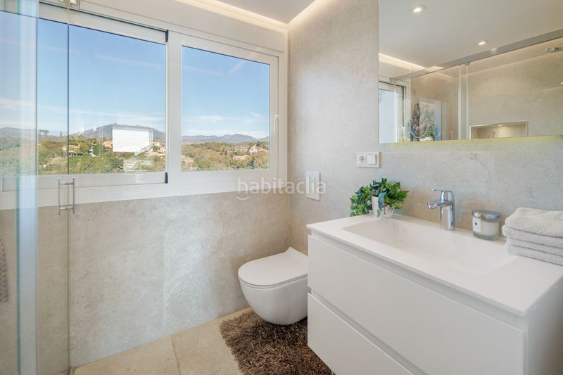 Foto ad2cc864-3271-4aae-ab55-1f4327974ff9. Àtic amb aparcament piscina a lomas de Marbella club Marbella