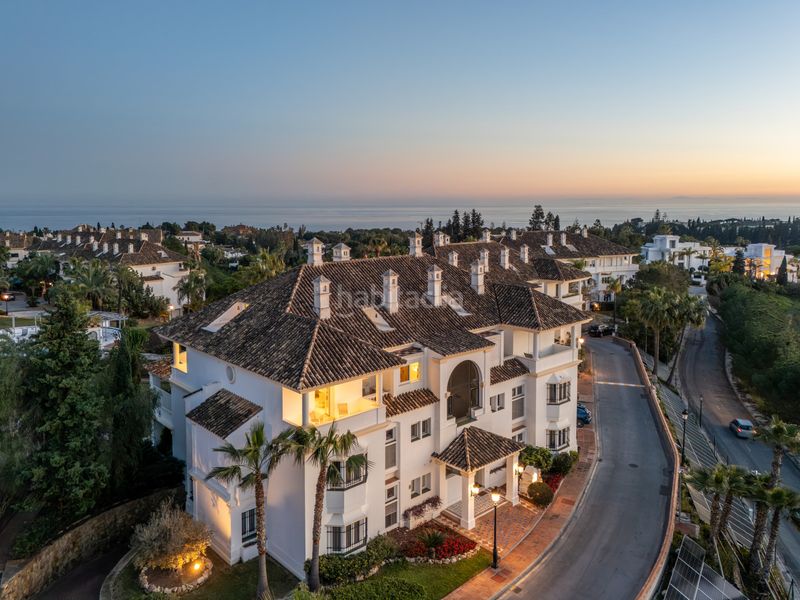 Foto b5ab4c63-0672-4e28-bbae-312137ae7639. Àtic amb aparcament piscina a lomas de Marbella club Marbella