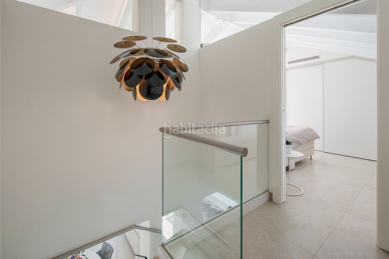 Foto ead8f92f-4051-4fa8-b87a-23e10e7a5ba3. Àtic amb aparcament piscina a lomas de Marbella club Marbella