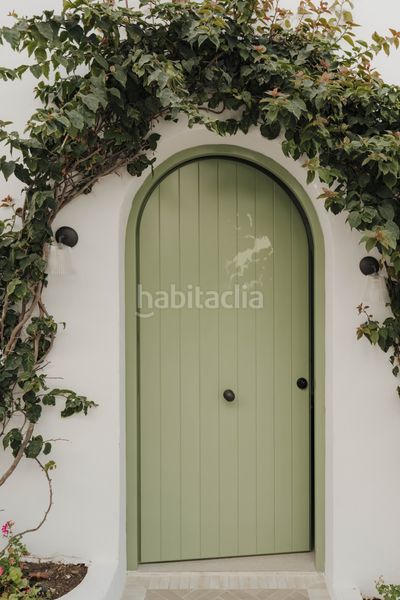 Foto c5886a46-c73a-419f-bcdb-a1ff7a1369ae. Casa aparellada amb piscina a Las Lomas de Río Verde Marbella