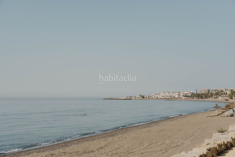 Foto c78b0b5f-2212-4f17-8ea0-f9d32f95b23e. Casa aparellada amb piscina a Las Lomas de Río Verde Marbella