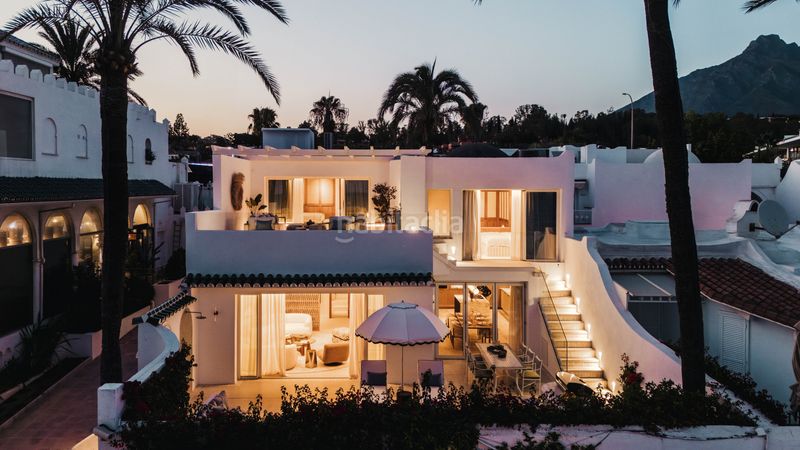 Foto f54bf5ac-2e21-4261-b1a0-1eb6d00246b7. Casa aparellada amb piscina a Las Lomas de Río Verde Marbella