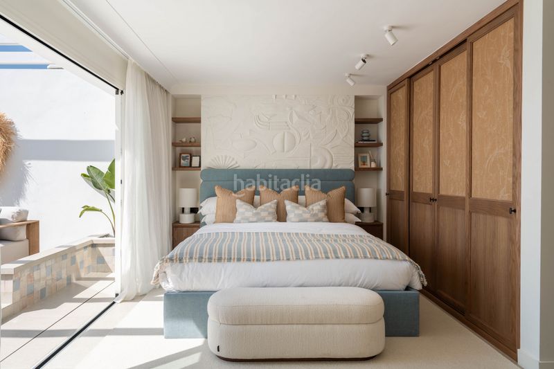 Foto fcaed28f-0ca2-4756-8ceb-279b4c703caa. Casa aparellada amb piscina a Las Lomas de Río Verde Marbella