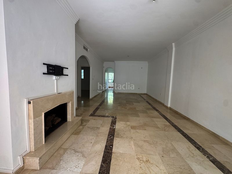 Foto 04ac64dd-7b7b-41e7-8fb8-9ab6be0c8c36. Apartament amb calefacció aparcament piscina a Las Brisas Marbella