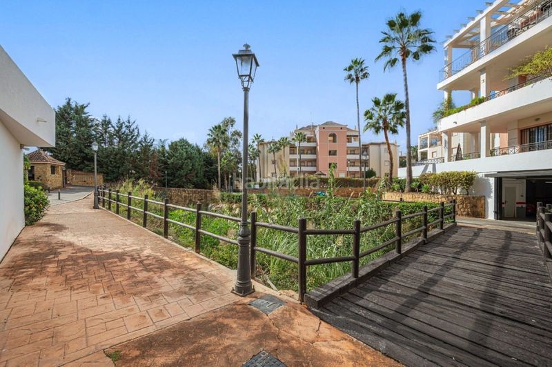 Foto 8ee5ec6a-ea2e-4263-be6f-66e23a4f83aa. Apartament amb calefacció aparcament piscina a Las Brisas Marbella