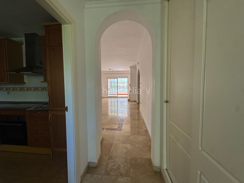 Foto b7fcf24f-d2ee-47c5-ad89-44f90bdaab4e. Apartament amb calefacció aparcament piscina a Las Brisas Marbella