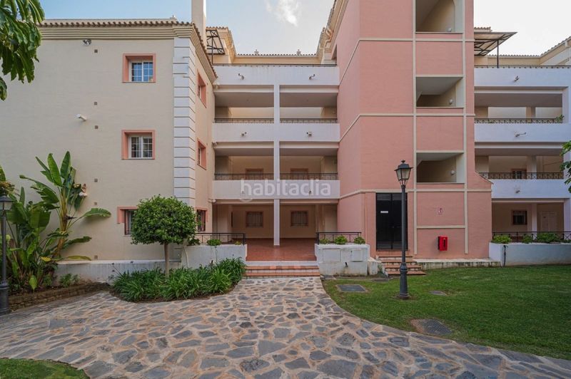 Foto f13c7481-96a6-464f-af1d-9fee4f2da48a. Apartament amb calefacció aparcament piscina a Las Brisas Marbella