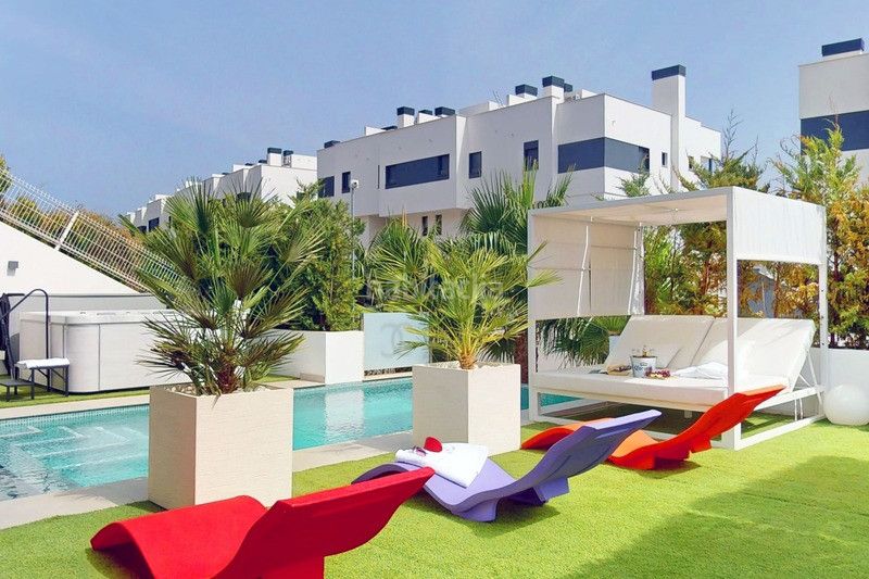 Foto 06cf08a3-d28c-4cd8-a24c-d2b4b105d3c7. Casa amb aparcament piscina a la cala Mijas Mijas