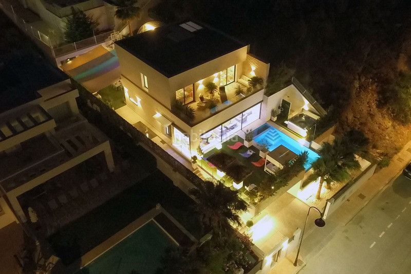 Foto 5d0c9713-e370-4a43-94ab-23188dc16d00. Casa amb aparcament piscina a la cala Mijas Mijas