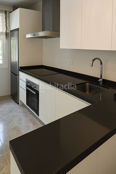 Foto dd47b61e-abb2-42e3-9de1-2d5717d45801. Planta baixa amb aparcament piscina a Los Naranjos Marbella