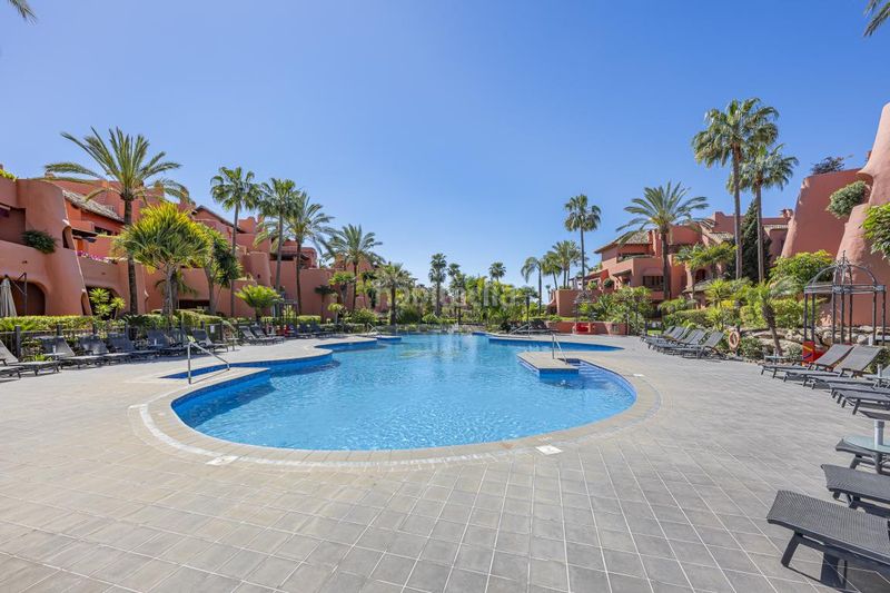 Foto c866f7f4-f8ed-441f-8462-1d8f09e9934a. Àtic amb aparcament piscina a Guadalmansa Estepona